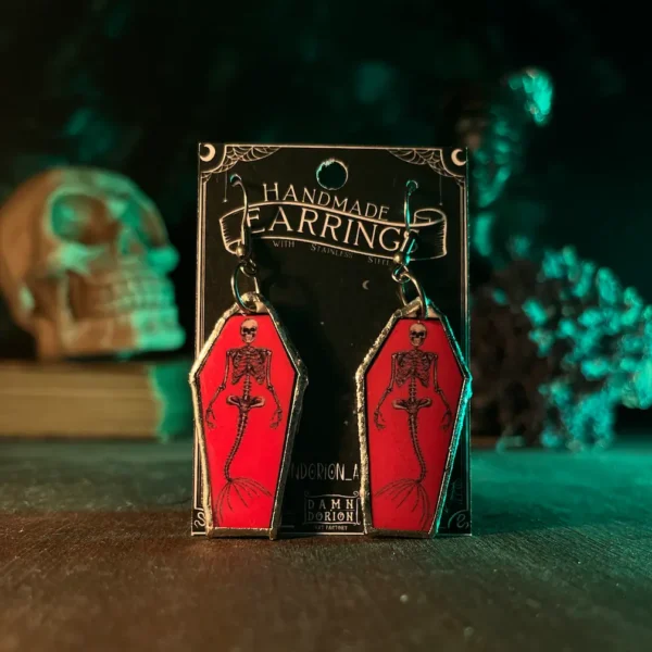 Sellő koporsóban fülbevaló